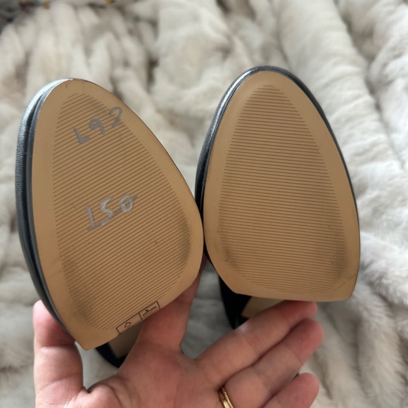 NEW Michael Kors Heeled Booties - Picture 5 of 5